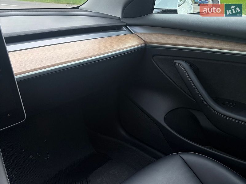 Седан Tesla Model 3 2022 в Черкассах