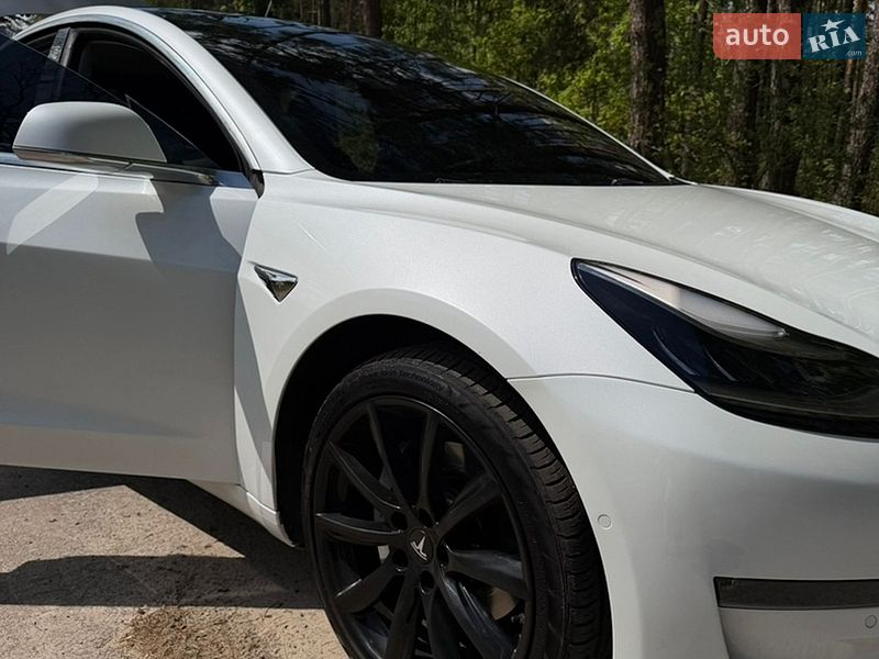 Седан Tesla Model 3 2019 в Житомире
