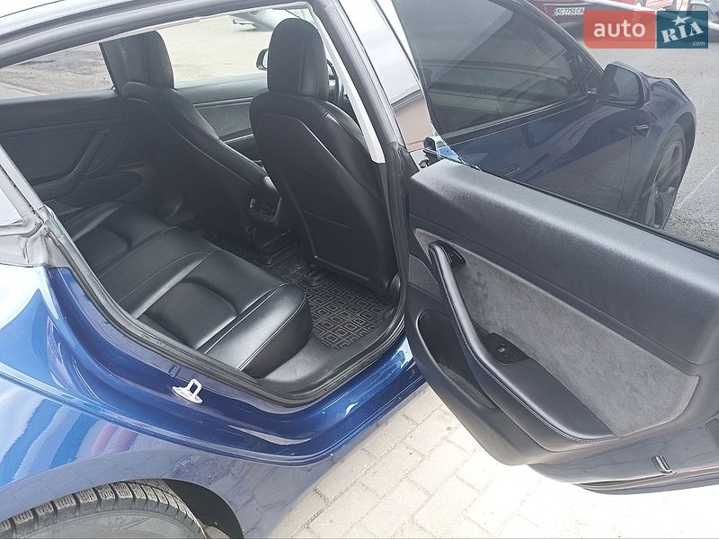 Седан Tesla Model 3 2018 в Луцке