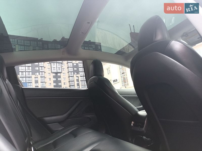Седан Tesla Model 3 2018 в Луцке