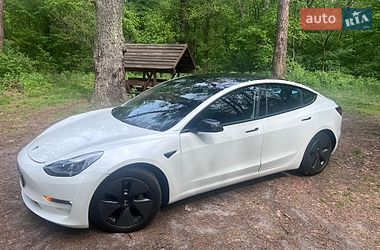 Седан Tesla Model 3 2021 в Киеве