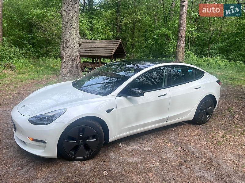 Седан Tesla Model 3 2021 в Киеве
