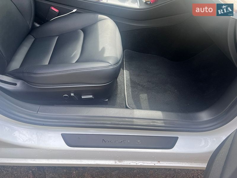 Седан Tesla Model 3 2021 в Киеве
