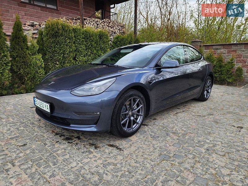 Седан Tesla Model 3 2022 в Тернополе