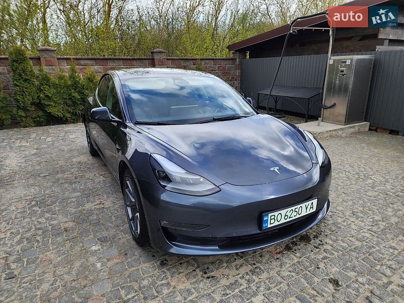 Седан Tesla Model 3 2022 в Тернополе