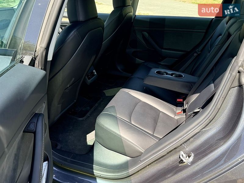 Седан Tesla Model 3 2023 в Днепре