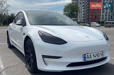 Седан Tesla Model 3 2022 в Киеве