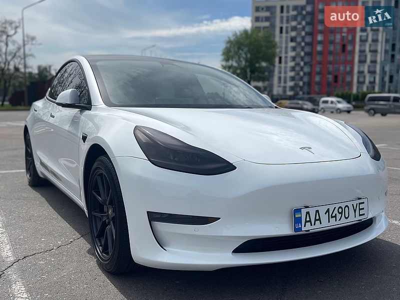 Седан Tesla Model 3 2022 в Киеве