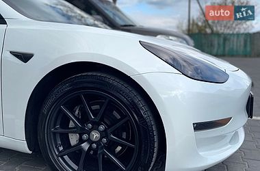 Седан Tesla Model 3 2022 в Киеве