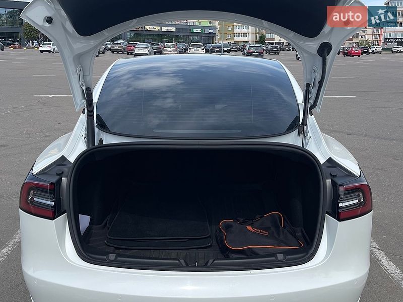 Седан Tesla Model 3 2022 в Киеве