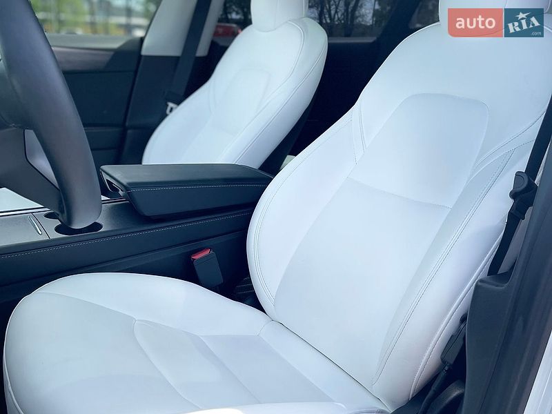 Седан Tesla Model 3 2022 в Киеве