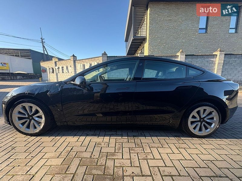 Седан Tesla Model 3 2021 в Ровно