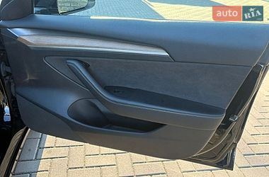 Седан Tesla Model 3 2021 в Ровно