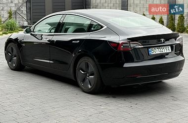 Седан Tesla Model 3 2019 в Дубні