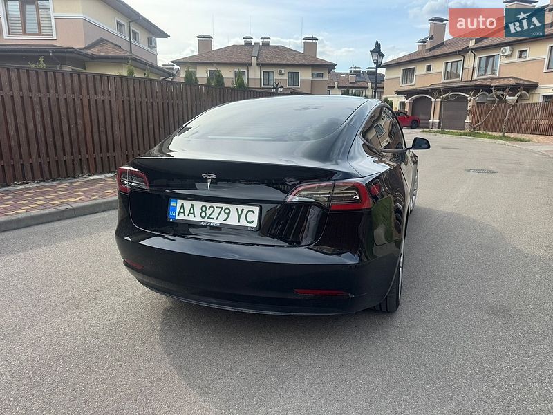 Седан Tesla Model 3 2022 в Киеве
