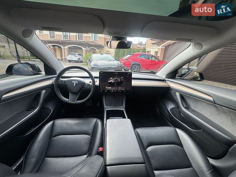 Седан Tesla Model 3 2022 в Киеве