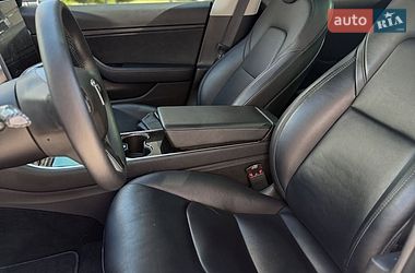 Седан Tesla Model 3 2019 в Львові
