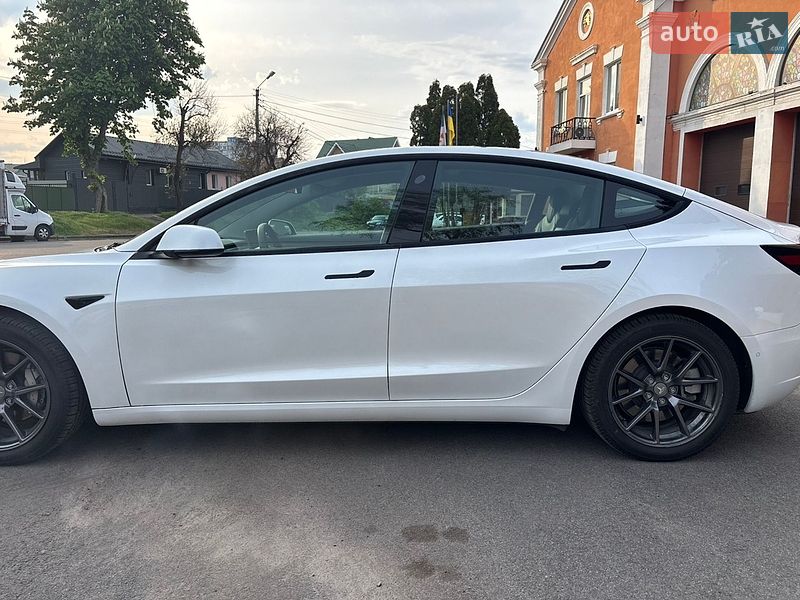 Седан Tesla Model 3 2022 в Черкассах