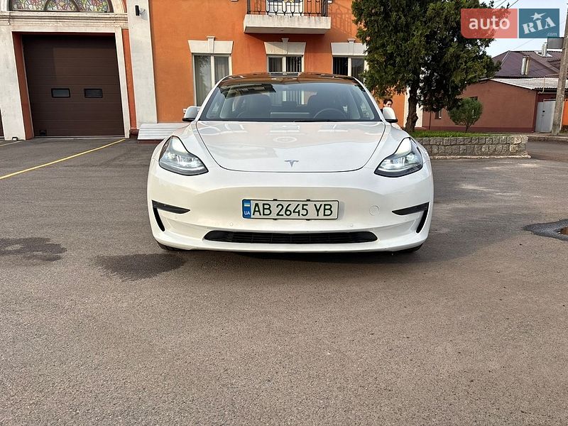Седан Tesla Model 3 2022 в Черкассах