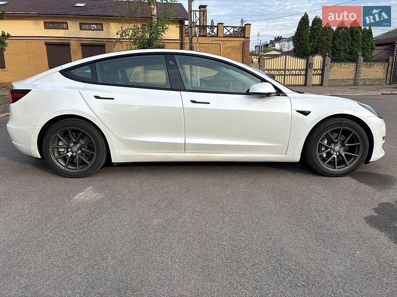 Седан Tesla Model 3 2022 в Черкассах