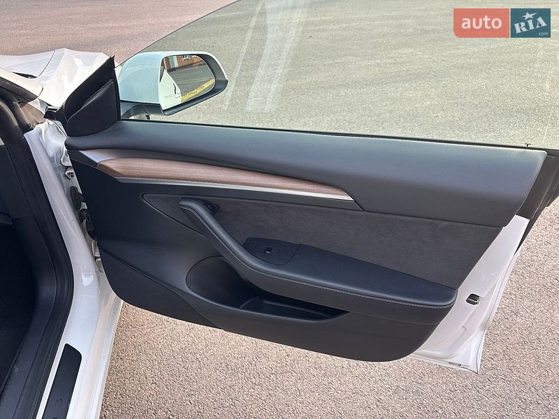 Седан Tesla Model 3 2022 в Черкассах