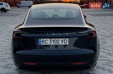 Седан Tesla Model 3 2024 в Львове