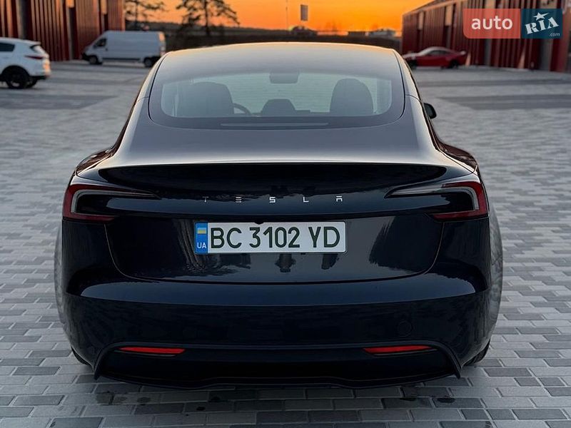 Седан Tesla Model 3 2024 в Львове
