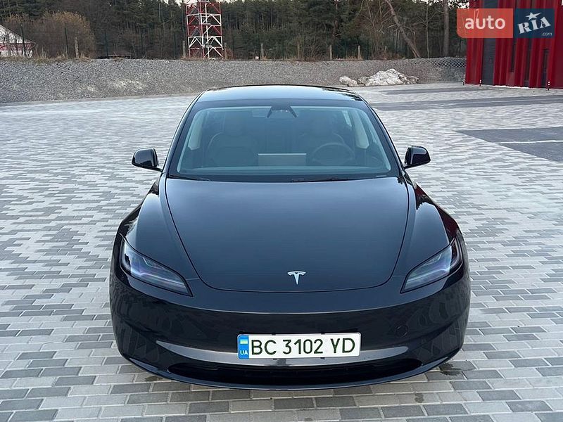 Седан Tesla Model 3 2024 в Львове