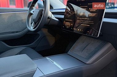 Седан Tesla Model 3 2024 в Львове