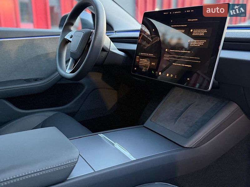 Седан Tesla Model 3 2024 в Львове