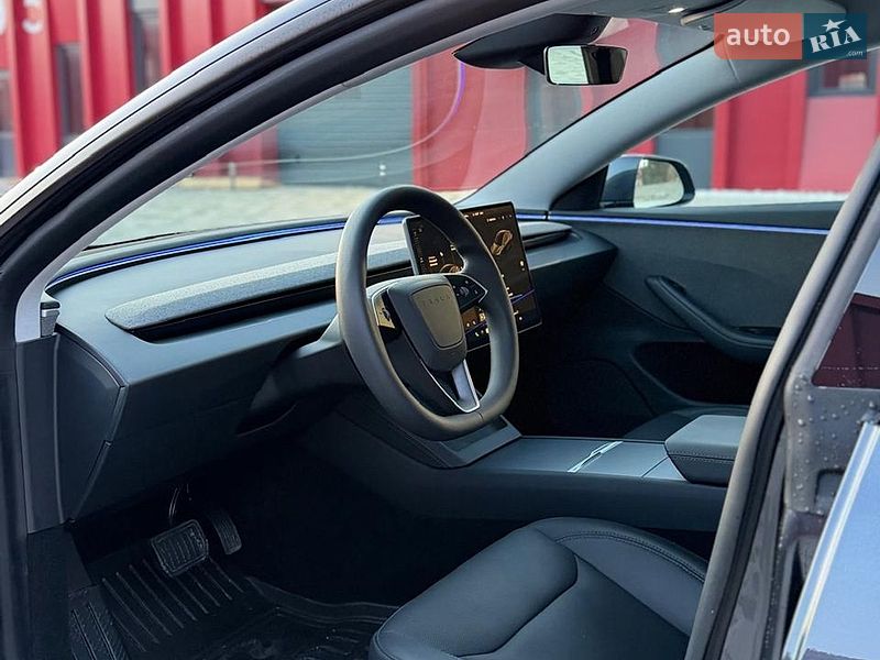 Седан Tesla Model 3 2024 в Львове