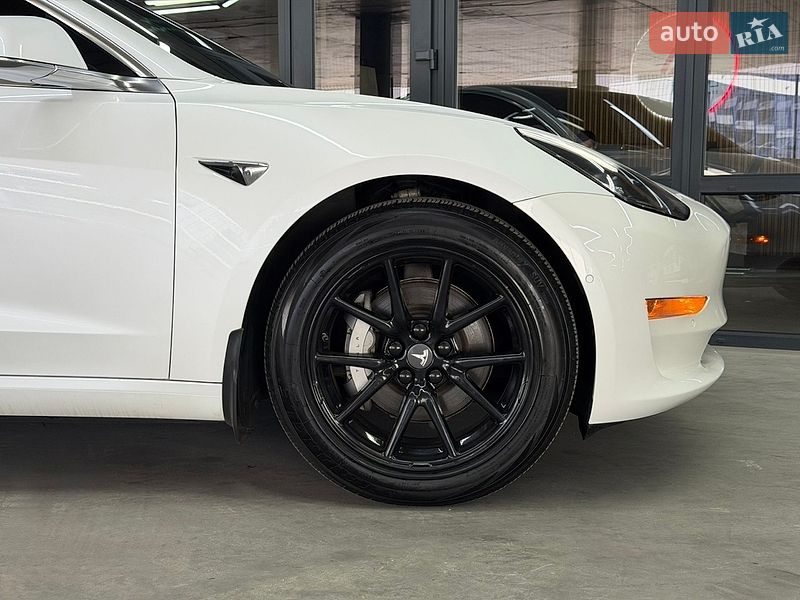 Седан Tesla Model 3 2019 в Одесі