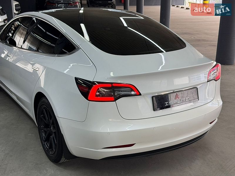 Седан Tesla Model 3 2019 в Одесі