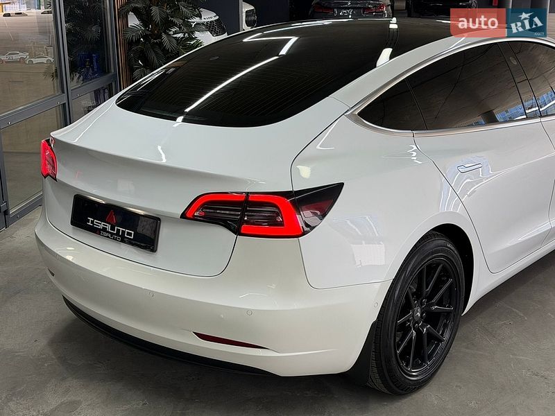 Седан Tesla Model 3 2019 в Одесі