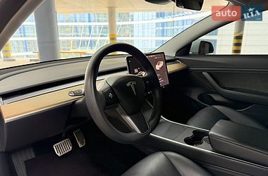 Седан Tesla Model 3 2019 в Одесі