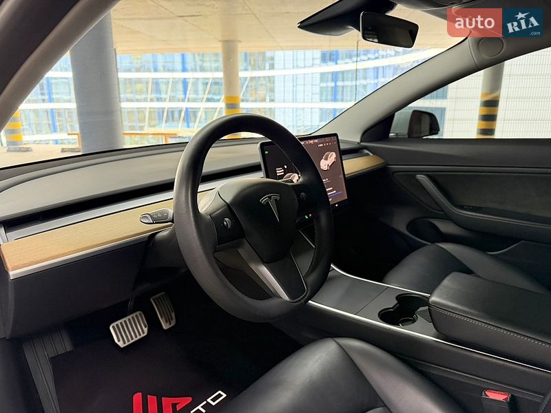 Седан Tesla Model 3 2019 в Одесі