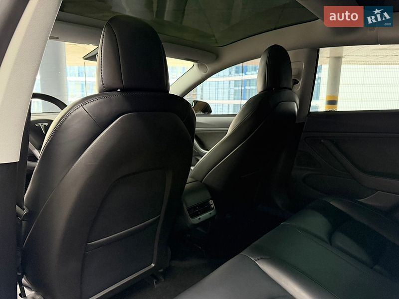 Седан Tesla Model 3 2019 в Одесі