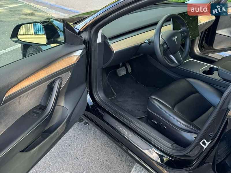 Седан Tesla Model 3 2022 в Днепре
