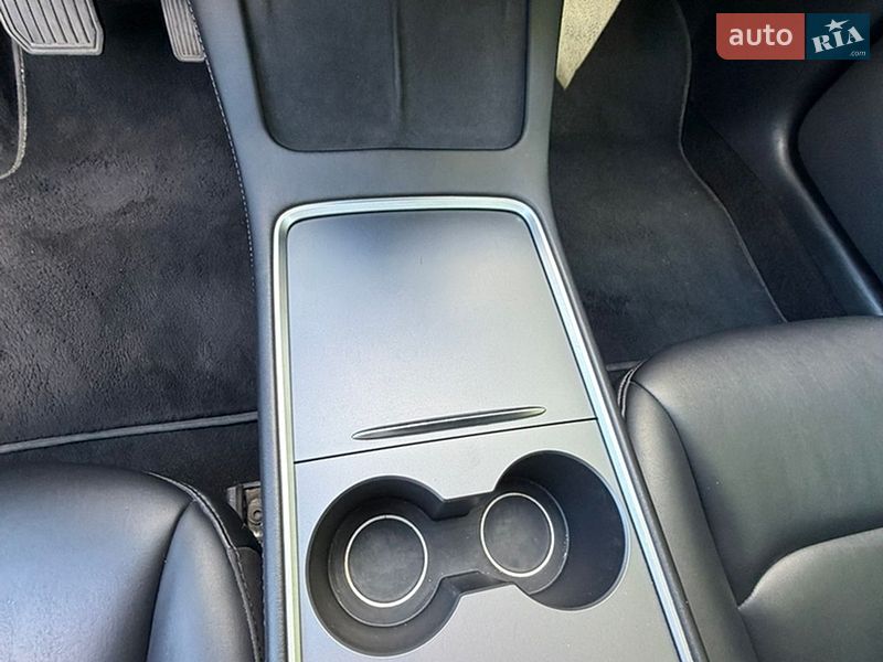 Седан Tesla Model 3 2022 в Днепре