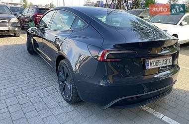 Седан Tesla Model 3 2024 в Львове