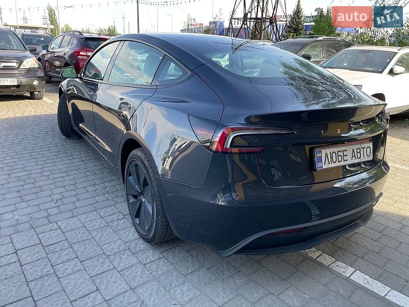 Седан Tesla Model 3 2024 в Львове