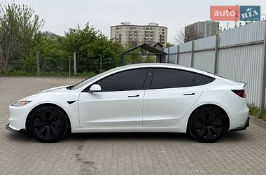 Седан Tesla Model 3 2025 в Дубно
