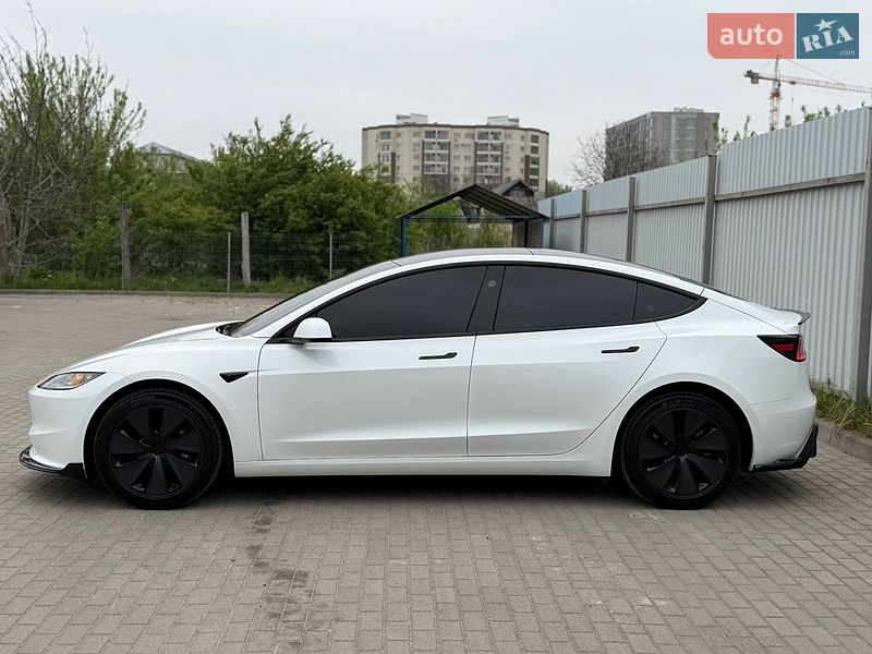 Седан Tesla Model 3 2025 в Дубно