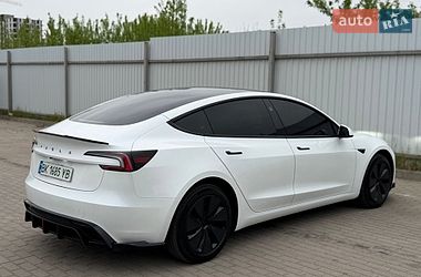 Седан Tesla Model 3 2025 в Дубно