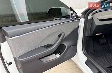 Седан Tesla Model 3 2025 в Дубно