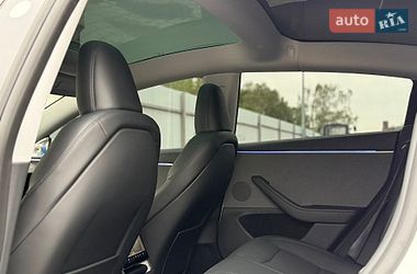 Седан Tesla Model 3 2025 в Дубно