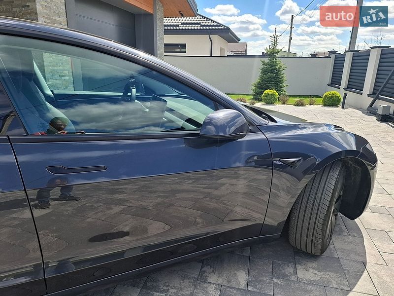 Седан Tesla Model 3 2025 в Ровно