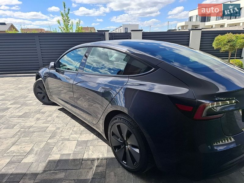 Седан Tesla Model 3 2025 в Ровно