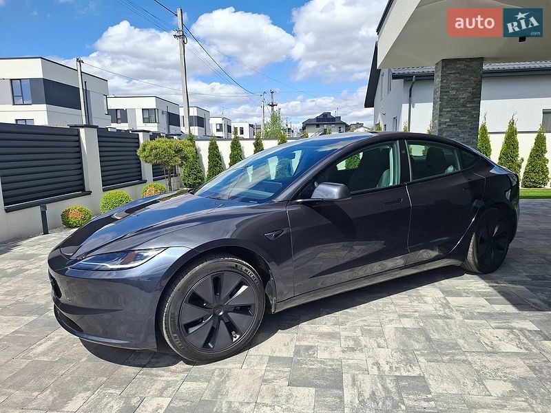 Седан Tesla Model 3 2025 в Ровно