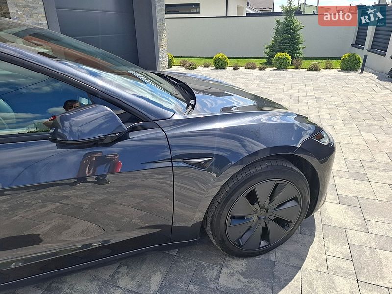 Седан Tesla Model 3 2025 в Ровно